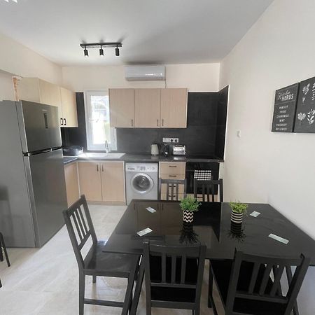 Mari House-Close To The Beach Paphos Esterno foto